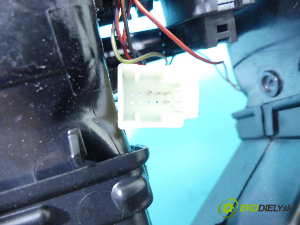 Bmw 5 F10 2010-2017 2.0 184hp automatic 135 kW 1995 cm3 4- Mřížka: kúrenia stredová 16828110 (Mriežky kúrenia (fukáre))