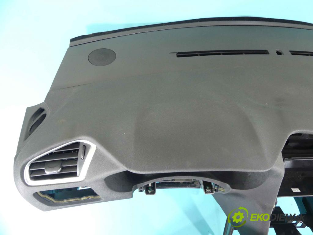 Citroen C4 II 2010-2017 1.6 hdi 92 HP manual 68 kW 1560 cm3 5- kokpit,pristrojová doska rozdeľovacia