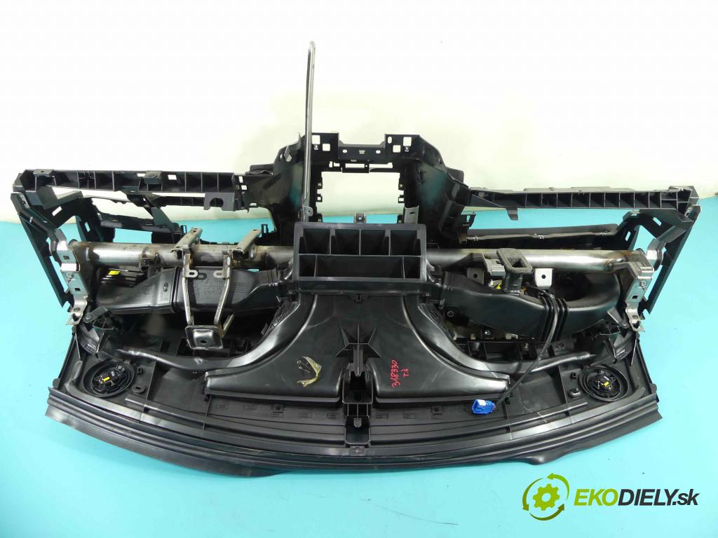 Citroen C4 II 2010-2017 1.6 hdi 92 HP manual 68 kW 1560 cm3 5- kokpit,pristrojová doska rozdeľovacia