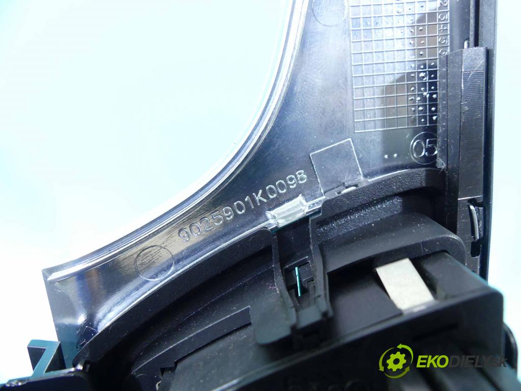 Audi A6 C7 2011-2018 2.0 TFSI 211KM automatic 155 kW 1984 cm3 4- Mřížka: kúrenia stredová 9025900 (Mriežky kúrenia (fukáre))