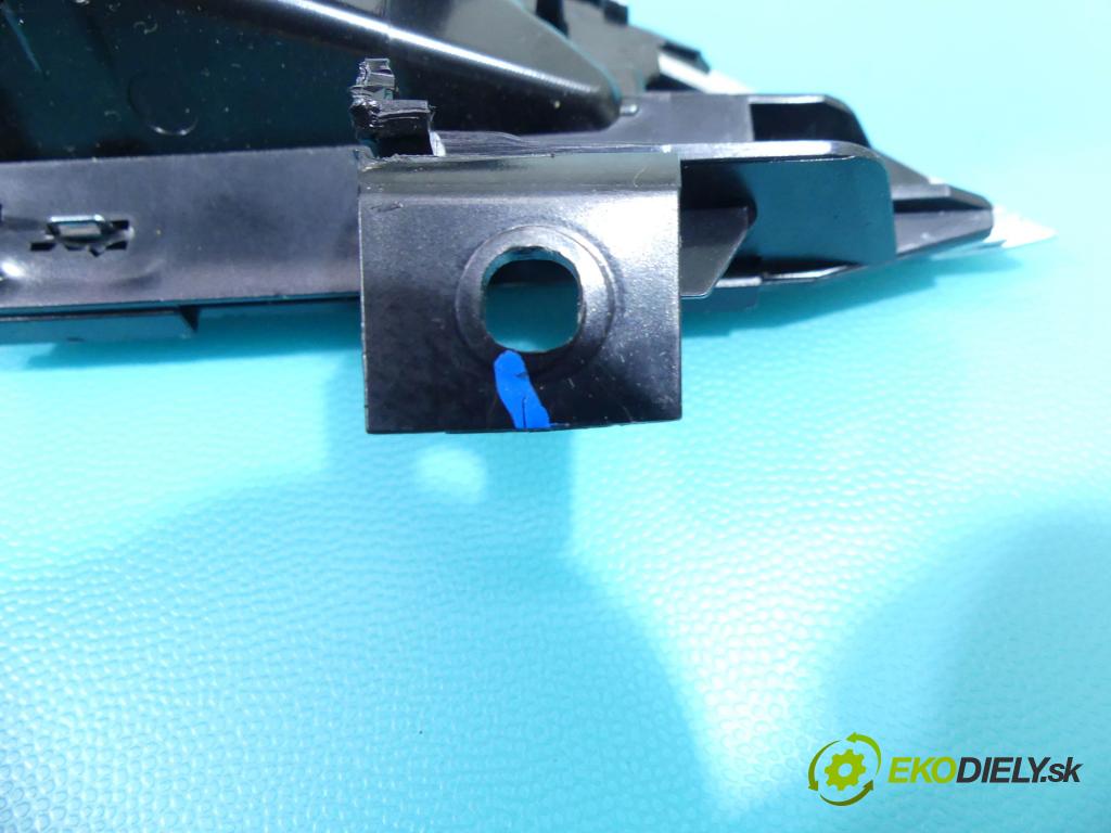 Audi A6 C7 2011-2018 2.0 TFSI 211KM automatic 155 kW 1984 cm3 4- Mřížka: kúrenia stredová 9025900 (Mriežky kúrenia (fukáre))