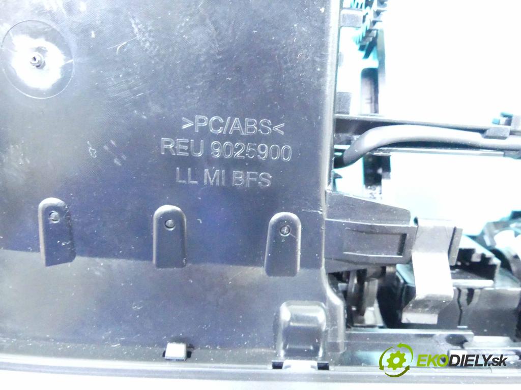 Audi A6 C7 2011-2018 2.0 TFSI 211KM automatic 155 kW 1984 cm3 4- Mřížka: kúrenia stredová 9025900 (Mriežky kúrenia (fukáre))