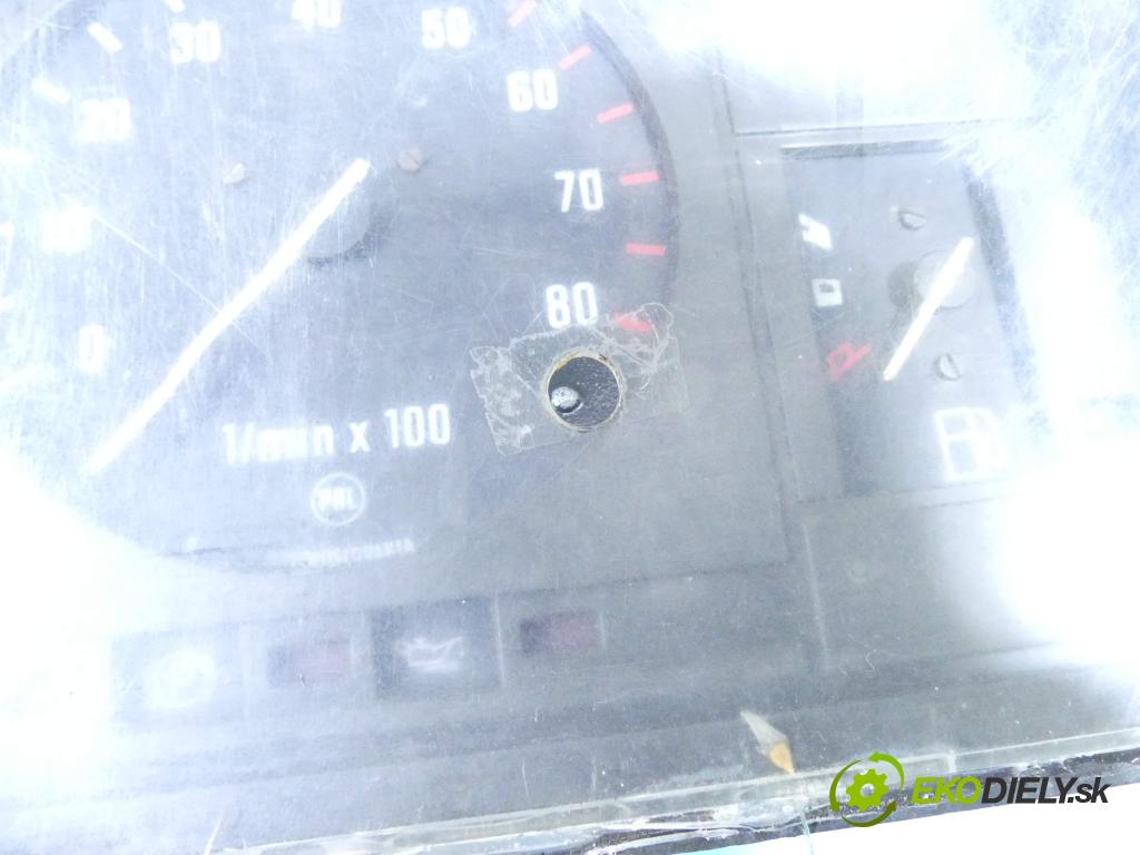 Skoda Favorit 1.3 karburátor: 60 HP manual 44 kW 1298 cm3 5- prístrojovka/ budíky  (Prístrojové dosky, displeje)