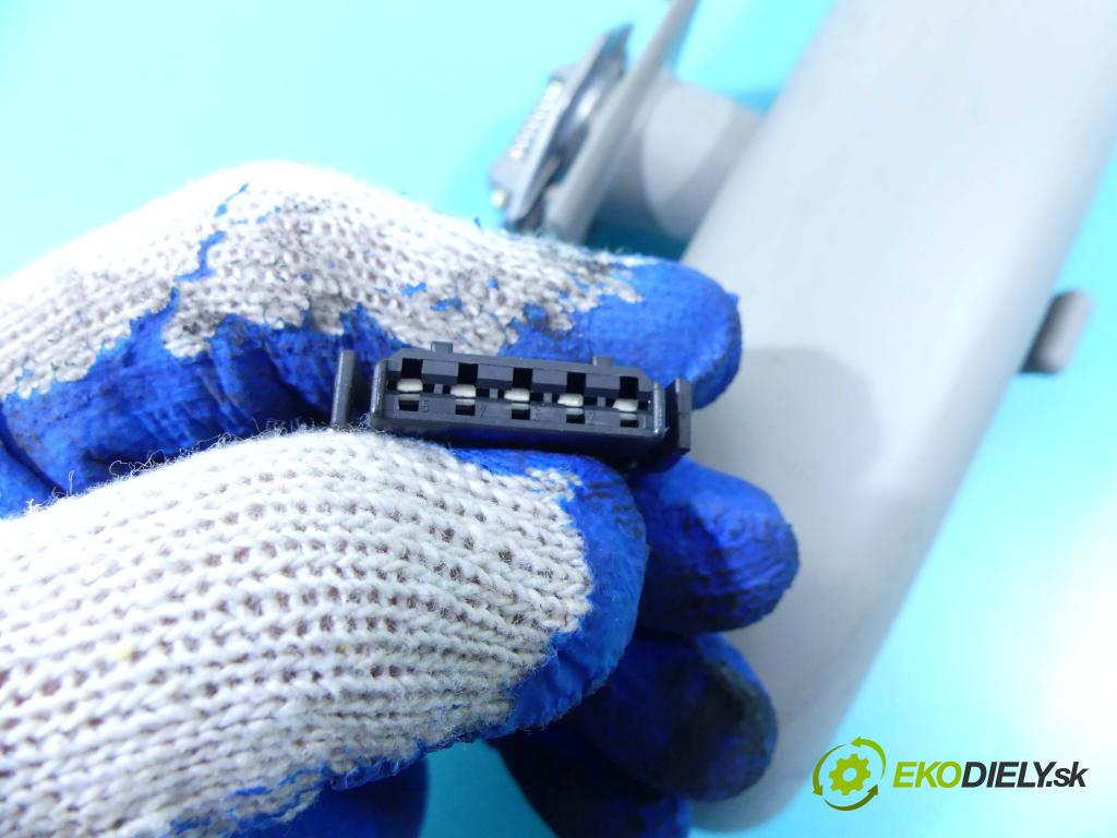 Audi A8 D2 1994-2002 2.8 V6 193 hp automatic 142 kW 2771 cm3 4- zpětné zrcátko vnitřní  (Světla vnitřní)