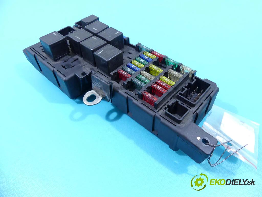 Volvo S80 I 1998-2006 2.4 D5 163 hp automatic 120 kW 2401 cm3 4- skříňka pojistková 518828108 (Pojistkové skříňky)