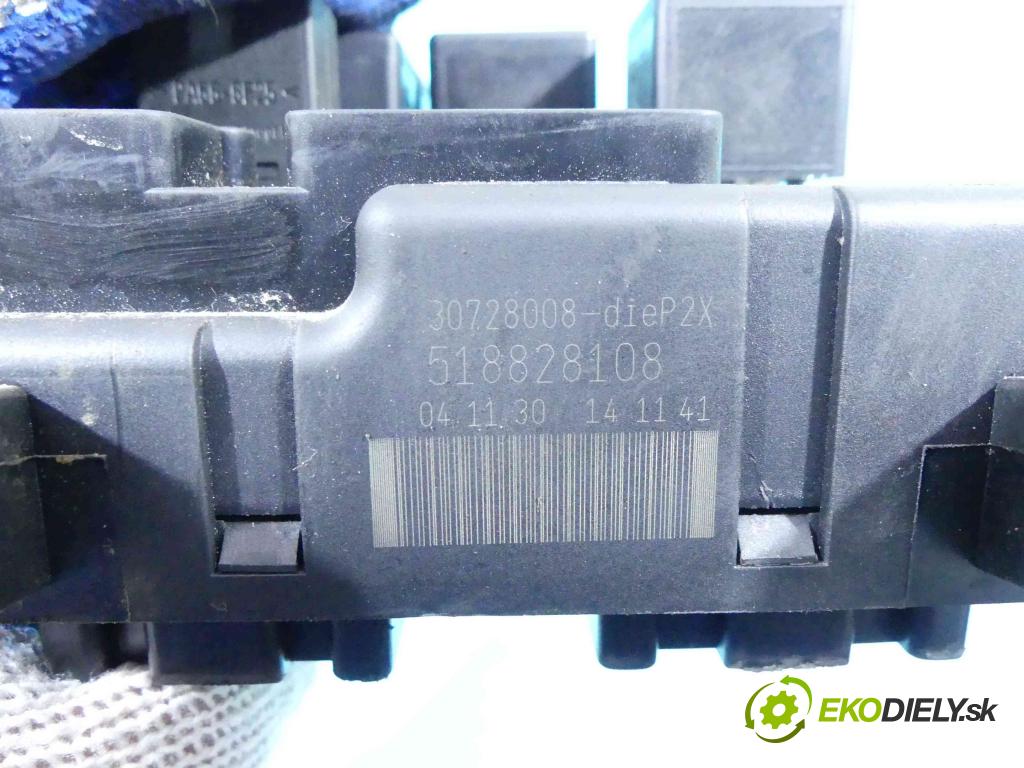 Volvo S80 I 1998-2006 2.4 D5 163 hp automatic 120 kW 2401 cm3 4- skříňka pojistková 518828108 (Pojistkové skříňky)