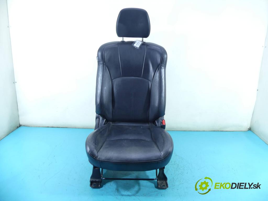 Mitsubishi Outlander II 2006-2013 2.2 DI-D 156 HP manual 115 kW 2179 cm3 5- Sedačka pravý  (Sedačky, sedadlá)