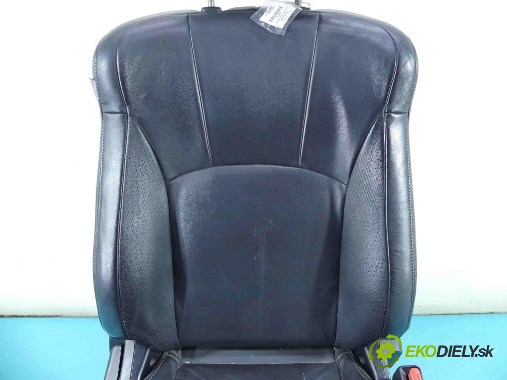 Mitsubishi Outlander II 2006-2013 2.2 DI-D 156 HP manual 115 kW 2179 cm3 5- Sedačka pravý  (Sedačky, sedadlá)