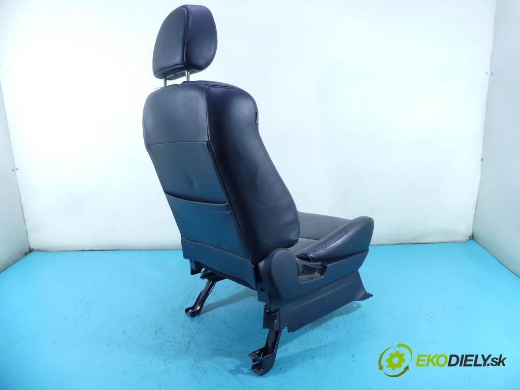 Mitsubishi Outlander II 2006-2013 2.2 DI-D 156 HP manual 115 kW 2179 cm3 5- Sedačka pravý  (Sedačky, sedadlá)