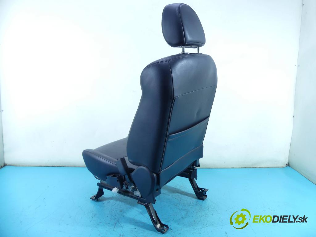 Mitsubishi Outlander II 2006-2013 2.2 DI-D 156 HP manual 115 kW 2179 cm3 5- Sedačka pravý  (Sedačky, sedadlá)