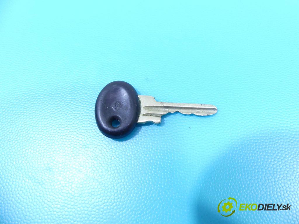 Fs lublin Lublin 2.4d 71 HP manual 52 kW 2417 cm3 5- Spínačka  (Spínacie skrinky a kľúče)