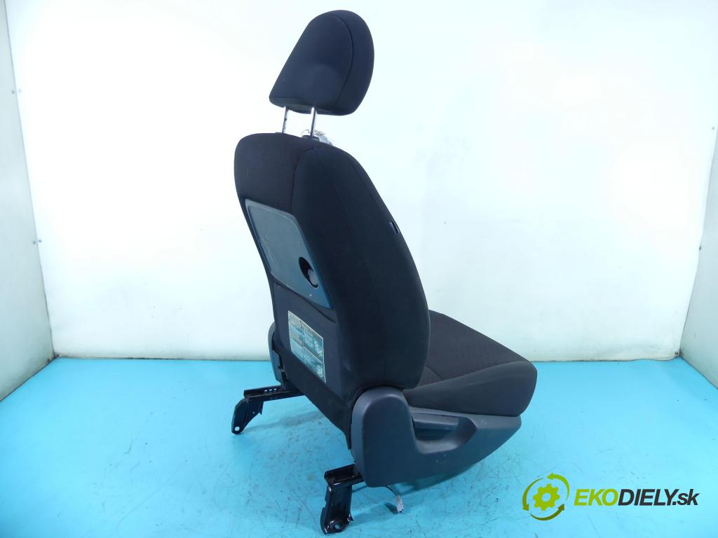 Toyota Verso 2009-2018 2.0 D4D 126 HP manual 93 kW 1998 cm3 5- Sedačka pravý  (Sedačky, sedadlá)