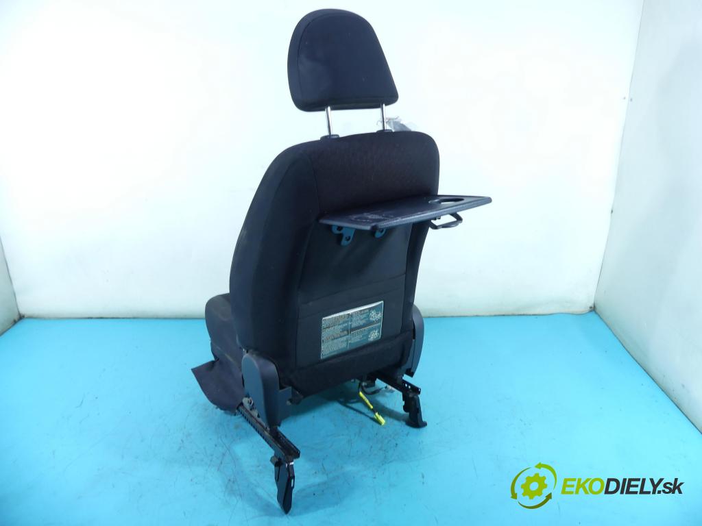 Toyota Verso 2009-2018 2.0 D4D 126 HP manual 93 kW 1998 cm3 5- Sedačka pravý  (Sedačky, sedadlá)