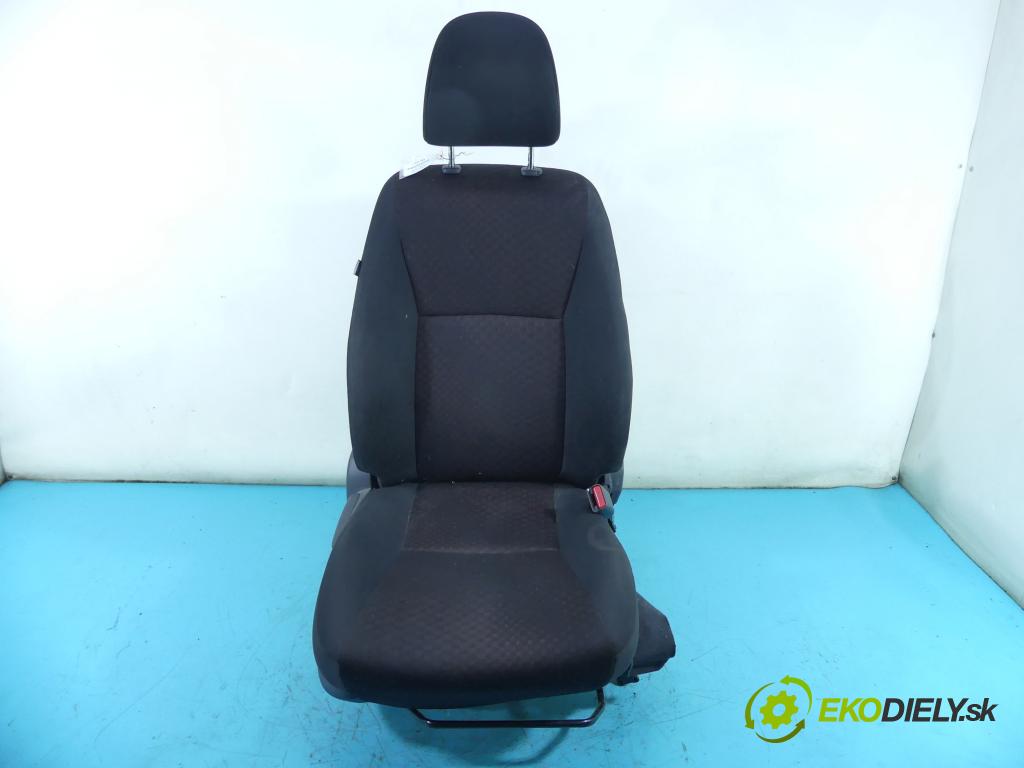 Toyota Verso 2009-2018 2.0 D4D 126 HP manual 93 kW 1998 cm3 5- Sedačka pravý  (Sedačky, sedadlá)