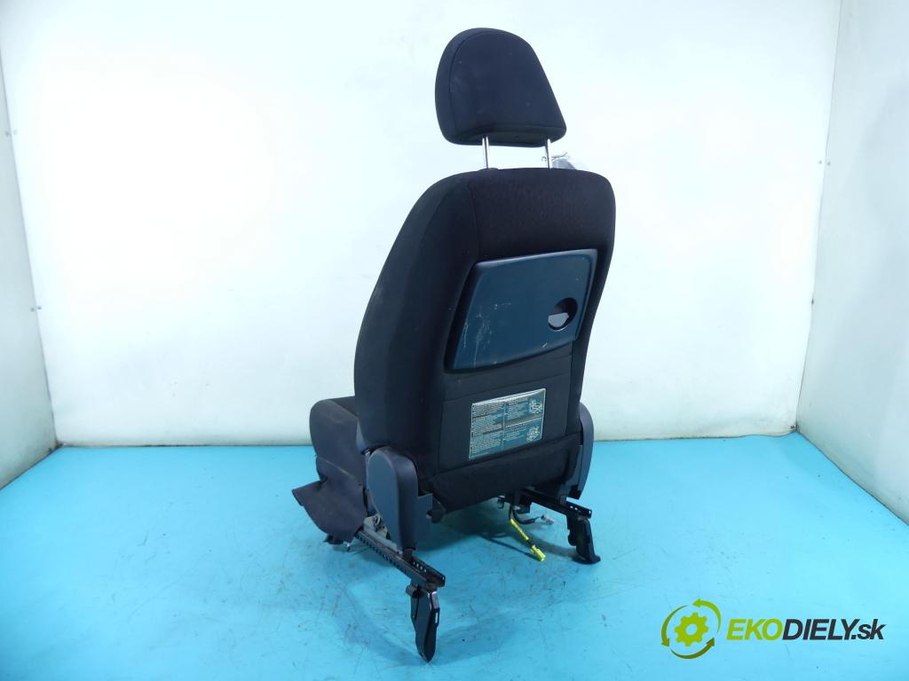 Toyota Verso 2009-2018 2.0 D4D 126 HP manual 93 kW 1998 cm3 5- Sedačka pravý  (Sedačky, sedadlá)