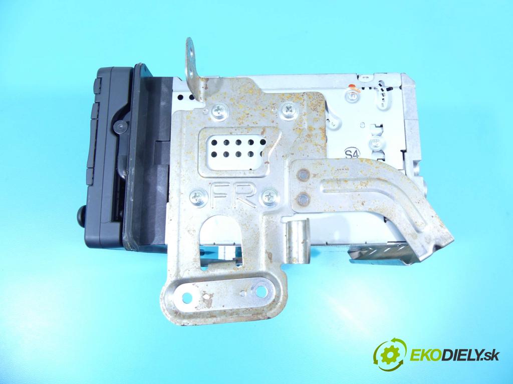 Mitsubishi Outlander II 2006-2013 2.2 DI-D 156 HP manual 115 kW 2179 cm3 5- Radio originál 8750A070