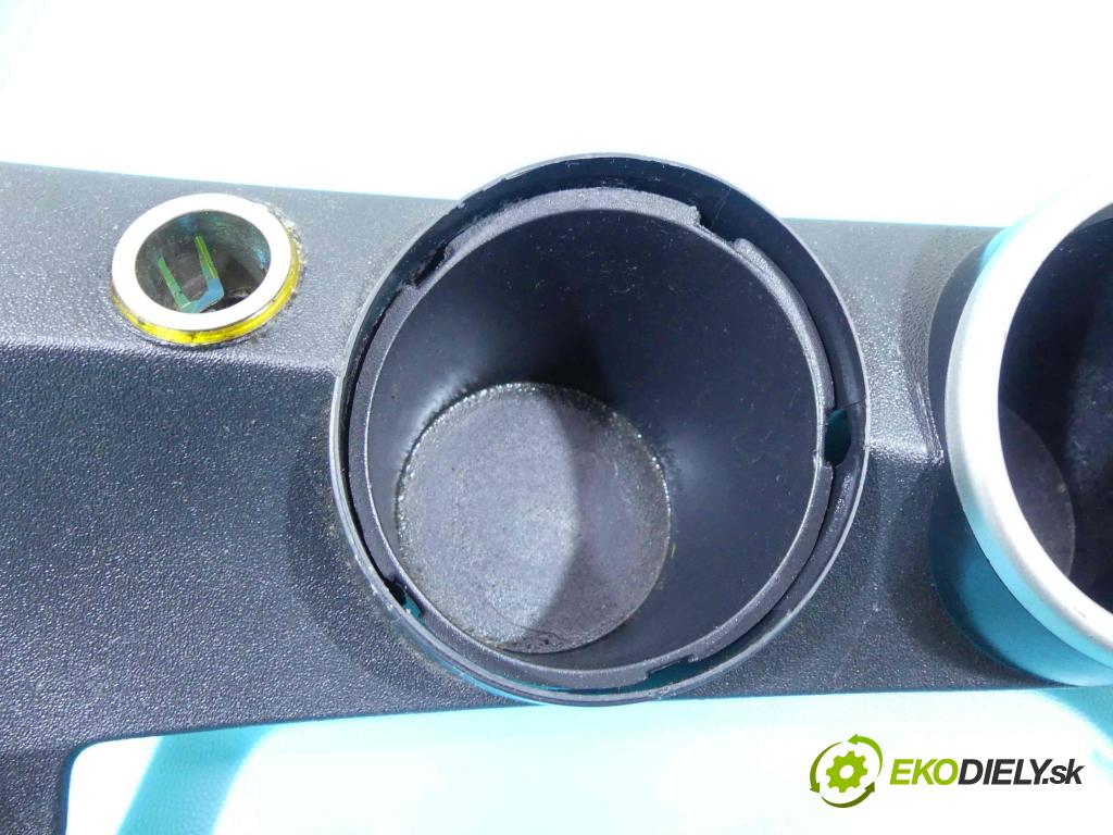 Toyota Verso 2009-2018 2.0 D4D 126 HP manual 93 kW 1998 cm3 5- Rukojeť: na nápoje: 58821-0F020 (Úchyty, držiaky na nápoje)