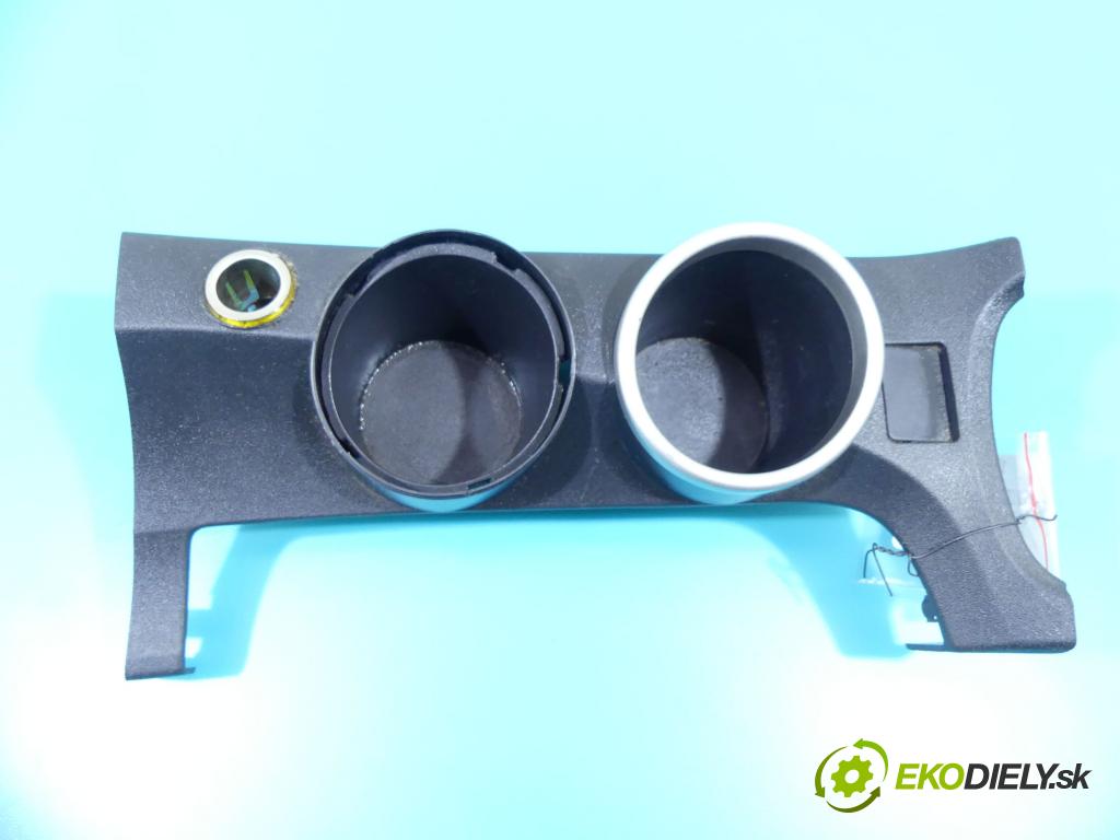 Toyota Verso 2009-2018 2.0 D4D 126 HP manual 93 kW 1998 cm3 5- Rukojeť: na nápoje: 58821-0F020 (Úchyty, držiaky na nápoje)