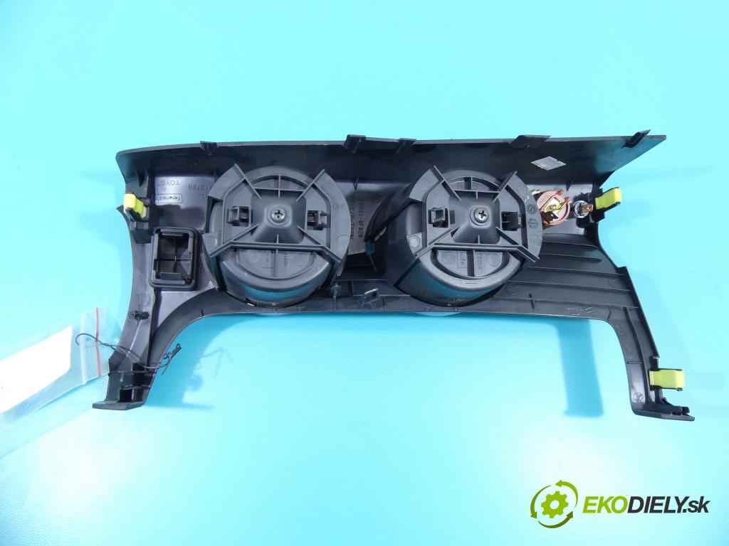 Toyota Verso 2009-2018 2.0 D4D 126 HP manual 93 kW 1998 cm3 5- Rukojeť: na nápoje: 58821-0F020 (Úchyty, držiaky na nápoje)