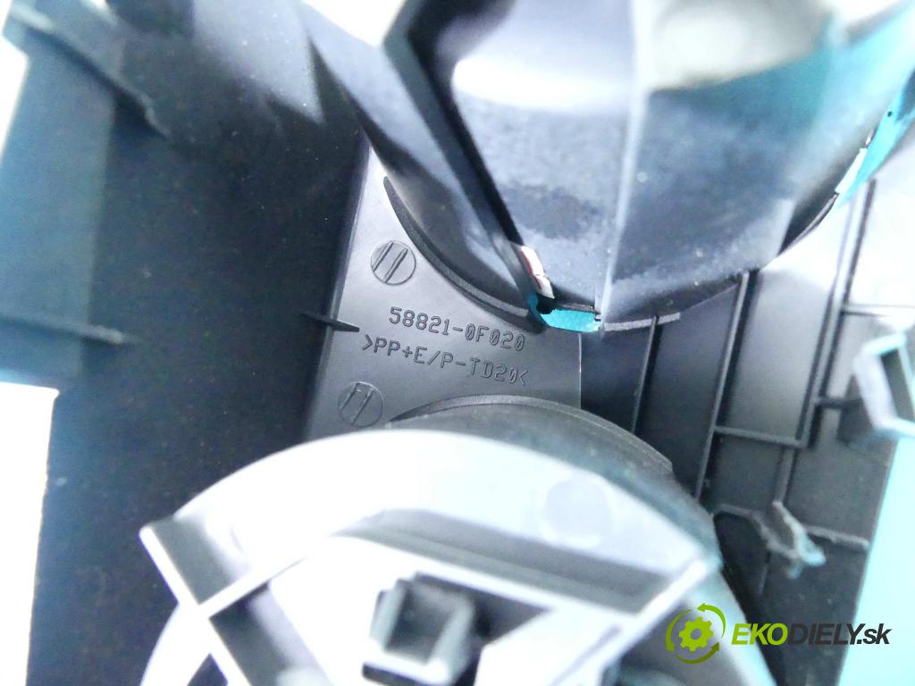 Toyota Verso 2009-2018 2.0 D4D 126 HP manual 93 kW 1998 cm3 5- Rukojeť: na nápoje: 58821-0F020 (Úchyty, držiaky na nápoje)