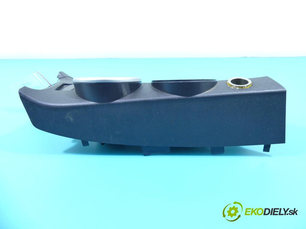 Toyota Verso 2009-2018 2.0 D4D 126 HP manual 93 kW 1998 cm3 5- Rukojeť: na nápoje: 58821-0F020 (Úchyty, držiaky na nápoje)