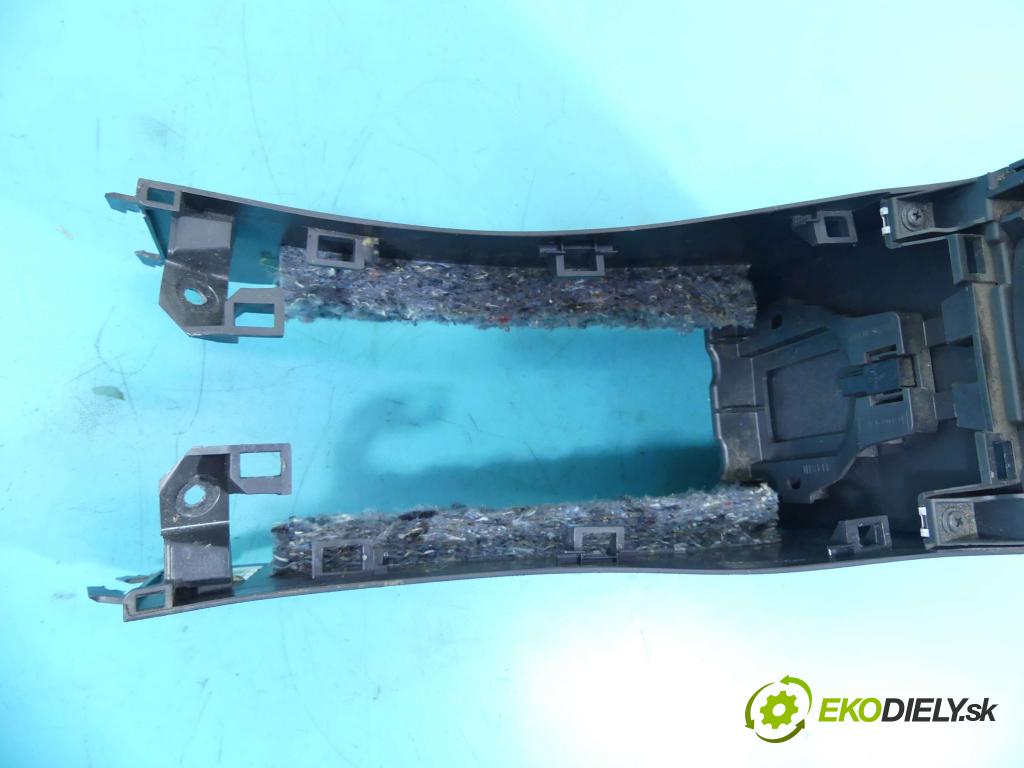 Toyota Verso 2009-2018 2.0 D4D 126 HP manual 93 kW 1998 cm3 5- operadlo 58828-0F010 (Lakťové opierky)