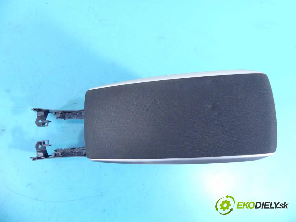 Toyota Verso 2009-2018 2.0 D4D 126 HP manual 93 kW 1998 cm3 5- operadlo 58828-0F010 (Lakťové opierky)