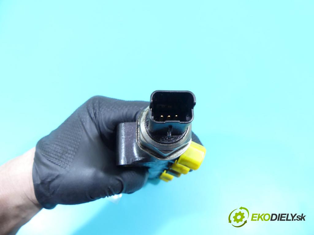 Citroen C4 II 2010-2017 1.6 hdi 92 HP manual 68 kW 1560 cm3 5- lišta vstrekovacia 9685297580-02 (Vstrekovacie lišty)