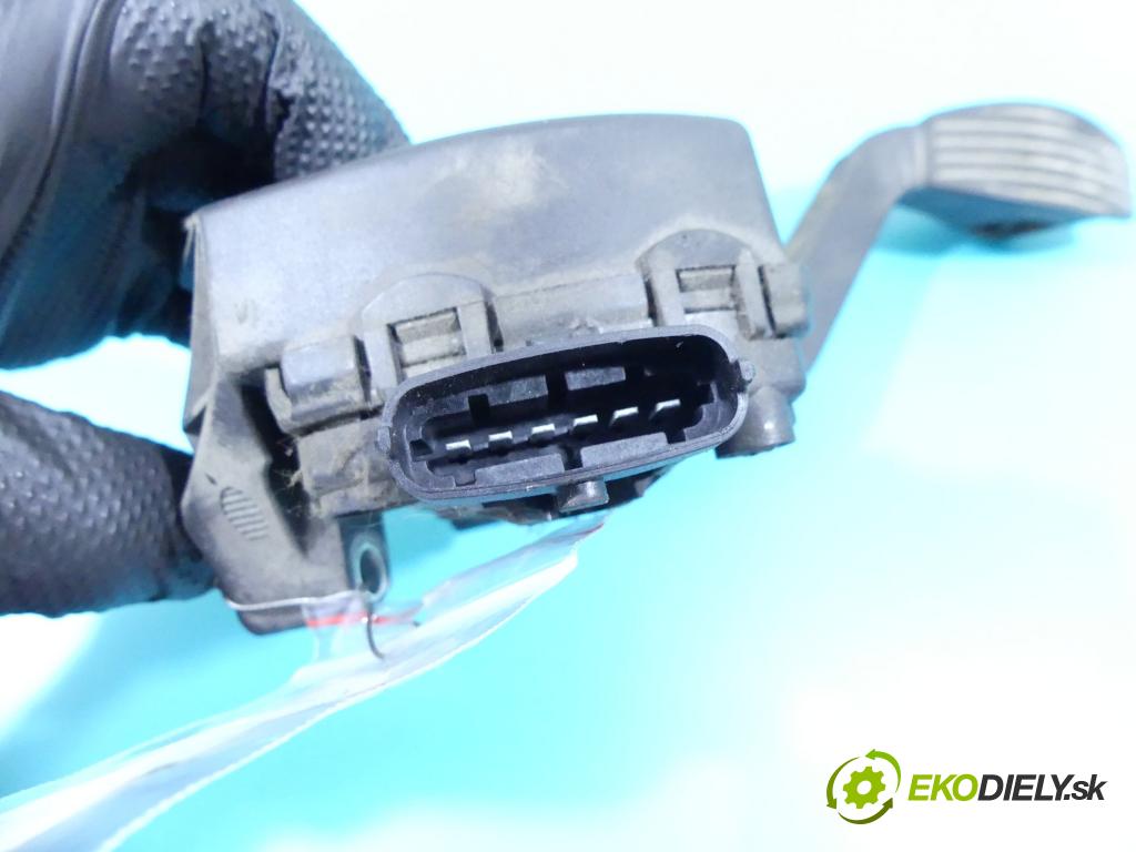 Fiat Punto II 1999-2010 1,3.0 jtd 69KM manual 51 kW 1248 cm3 5- pedále 6PV008568-00 (Pedále)