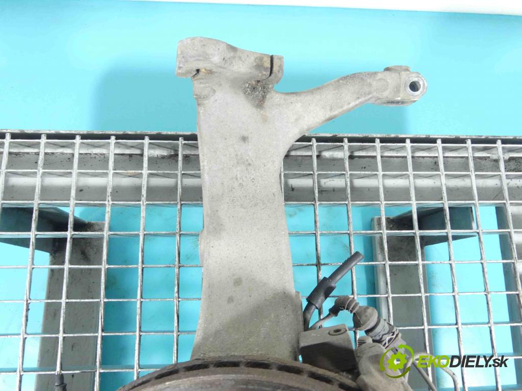 Audi A8 D2 1994-2002 2.8 V6 193 HP automatic 142 kW 2771 cm3 4- náboj ľavé 4D0407257M (Náboje)