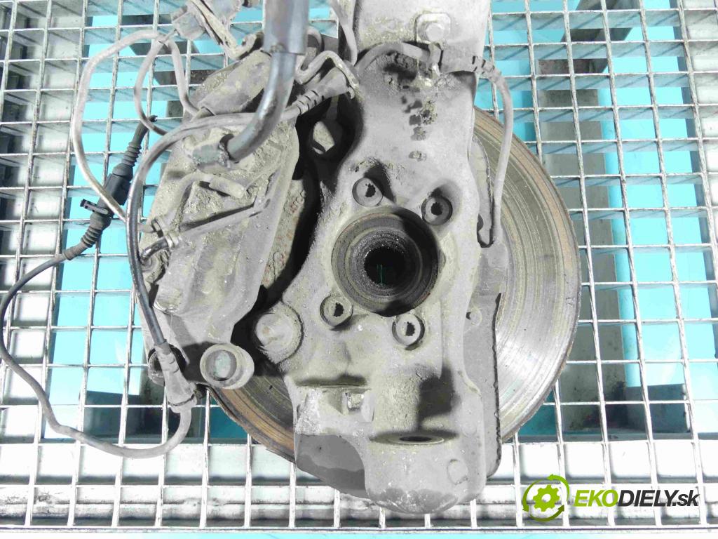 Audi A8 D2 1994-2002 2.8 V6 193 HP automatic 142 kW 2771 cm3 4- náboj ľavé 4D0407257M (Náboje)