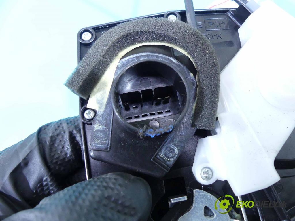 Suzuki Swift Mk6 2005-2010 1.3 16v 90 hp manual 66 kW 1328 cm3 5- zámek zadní pravý