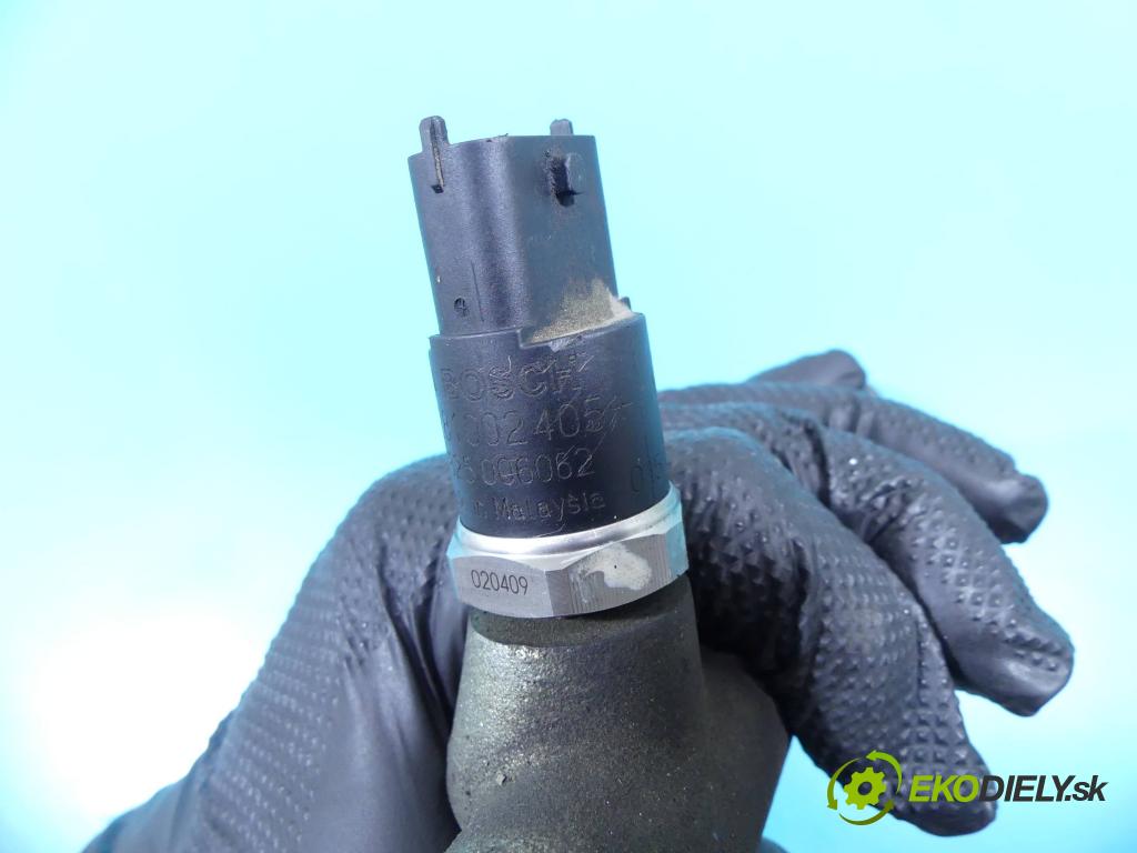 Kia Carens II 2002-2006 2.0 crdi 112KM manual 82,5 kW 1991 cm3 5- lišta vstrekovacia 0445214026 (Vstrekovacie lišty)