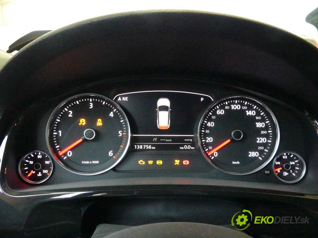 Vw Touareg II 2010-2018 3.0 tdi 245KM automatic 180 kW 2999 cm3 5- prístrojovka/ budíky 7P6920882 (Prístrojové dosky, displeje)