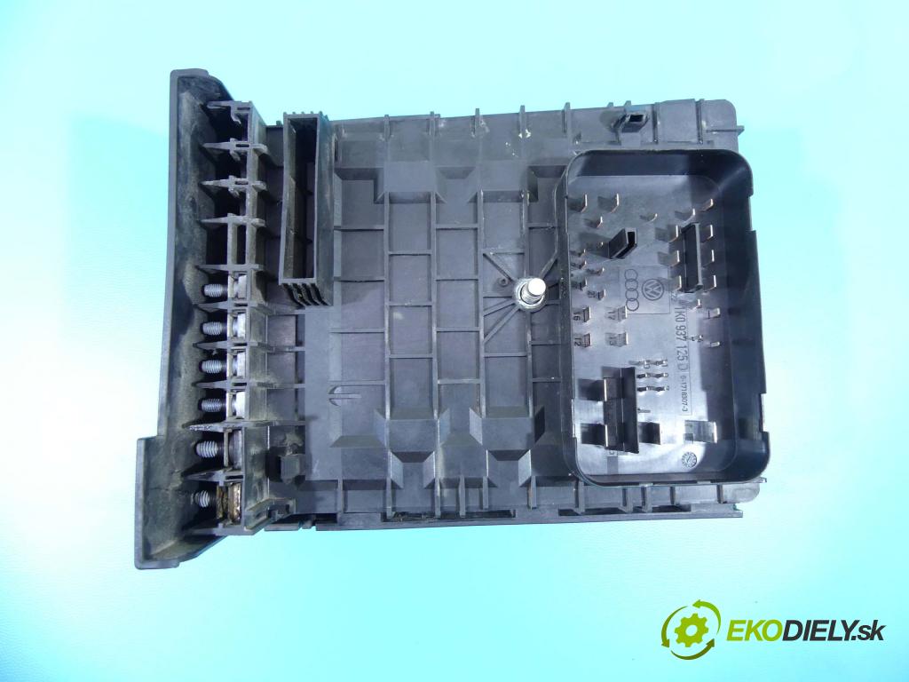 Skoda Superb II 2008-2015 2.0 tdi 170 hp automatic 125 kW 1968 cm3 4- skříňka pojistková 1K0937118 (Pojistkové skříňky)