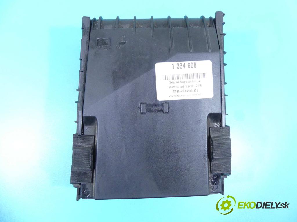 Skoda Superb II 2008-2015 2.0 tdi 170 hp automatic 125 kW 1968 cm3 4- skříňka pojistková 1K0937118 (Pojistkové skříňky)