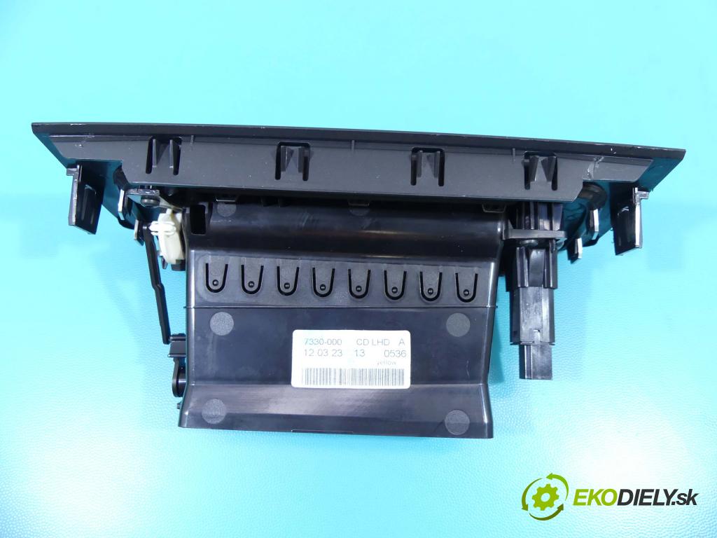 Volvo V60 I 2010-2018 2.0 D3 163 HP automatic 120 kW 1984 cm3 5- Mřížka: kúrenia stredová 30791699 (Mriežky kúrenia (fukáre))