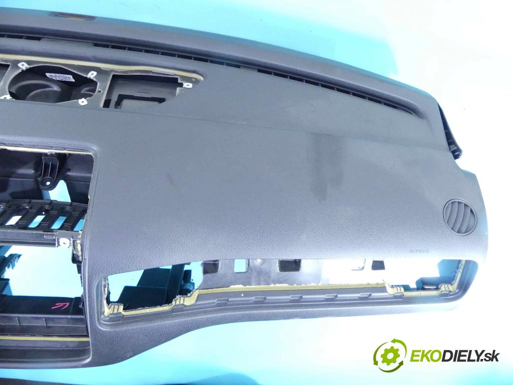Vw Touareg II 2010-2018 3.0 tdi 245KM automatic 180 kW 2999 cm3 5- kokpit,pristrojová doska rozdeľovacia 7P1819633A
