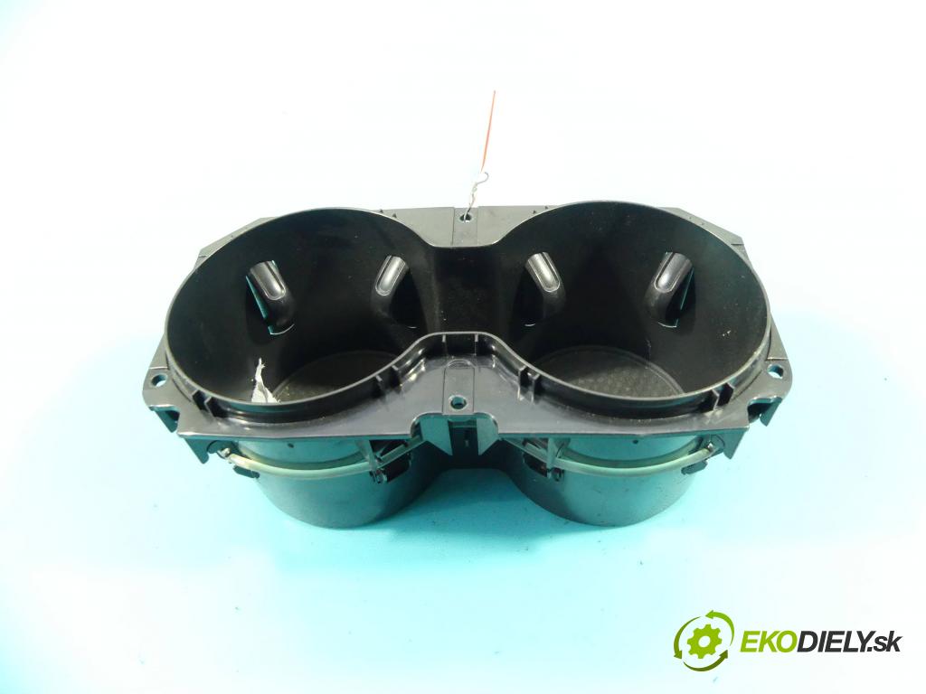 Vw Touareg II 2010-2018 3.0 tdi 245KM automatic 180 kW 2999 cm3 5- Rukojeť: na nápoje: 7P6858602 (Úchyty, držiaky na nápoje)