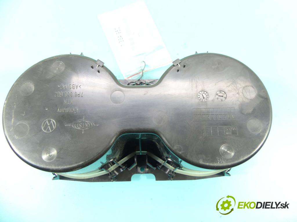 Vw Touareg II 2010-2018 3.0 tdi 245KM automatic 180 kW 2999 cm3 5- Rukojeť: na nápoje: 7P6858602 (Úchyty, držiaky na nápoje)