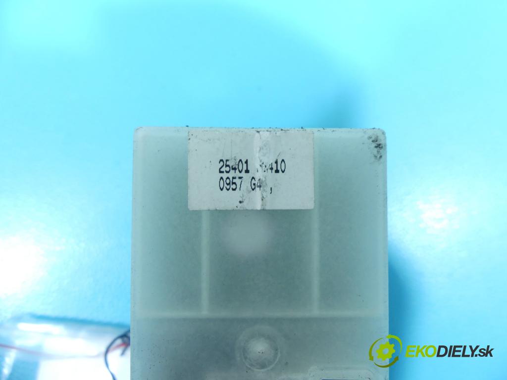 Nissan X-trail II T31 2008-2013 2.0 dci 150 HP manual 110 kW 1995 cm3 5- prepínač okien spätných zrkadiel