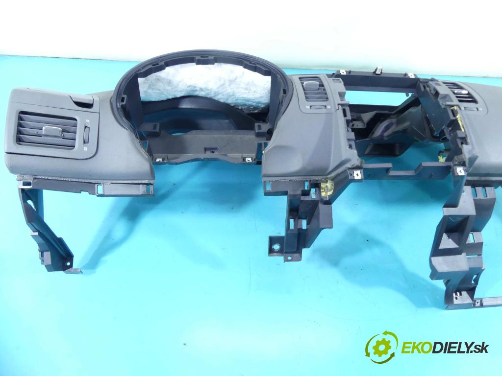 Nissan X-trail II T31 2008-2013 2.0 dci 150 HP manual 110 kW 1995 cm3 5- kokpit,pristrojová doska rozdeľovacia