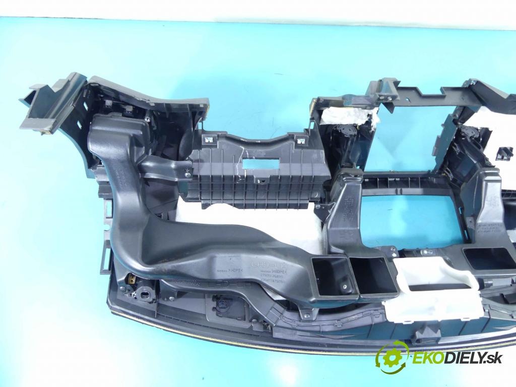 Nissan X-trail II T31 2008-2013 2.0 dci 150 HP manual 110 kW 1995 cm3 5- kokpit,pristrojová doska rozdeľovacia
