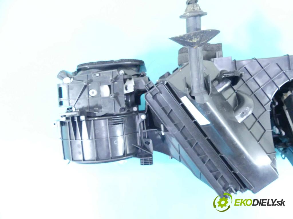 Vw Touareg II 2010-2018 3.0 tdi 245KM automatic 180 kW 2999 cm3 5- radiátor 52422877 (Radiátory topení)