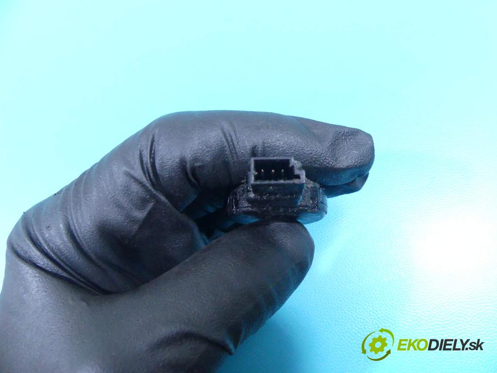 Vw Touareg II 2010-2018 3.0 tdi 245KM automatic 180 kW 2999 cm3 5- snímač déšť: 7P0955559D (Snímače dažďa)