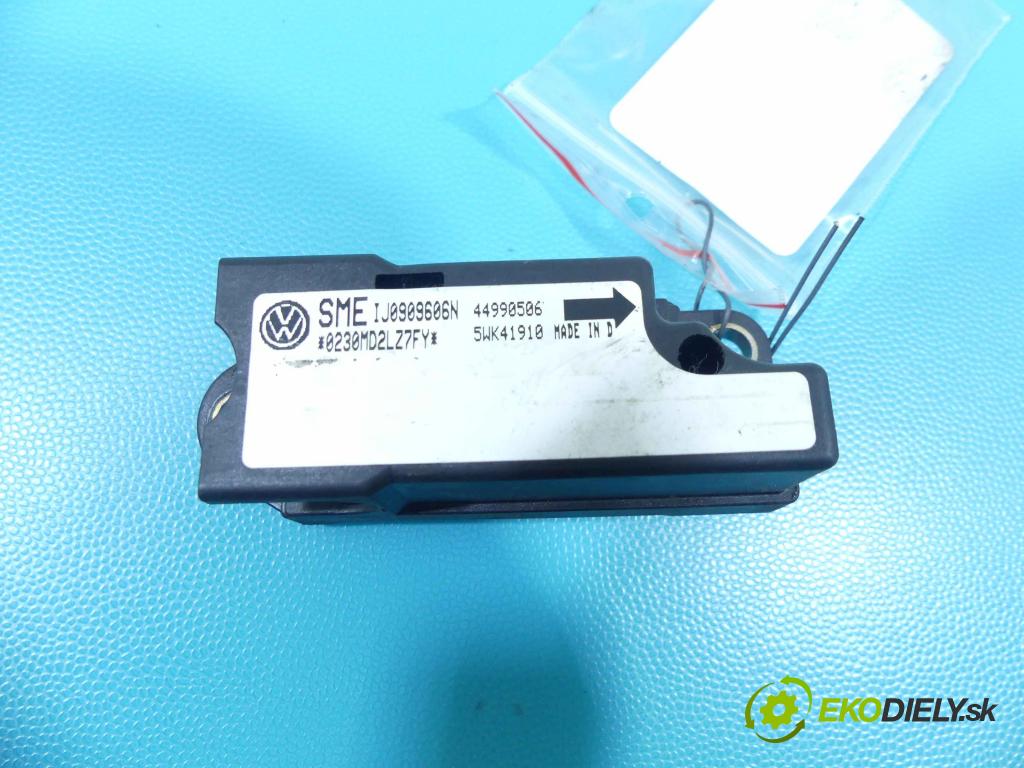 Vw Passat B5 1995-2005 1.6 101 HP manual 74 kW 1595 cm3 4- snímač šokovat: 44990506 (Snímače nárazu)