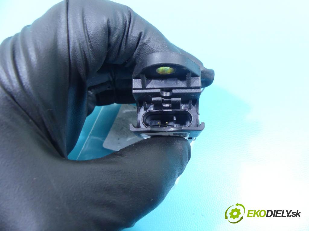 Vw Passat B5 1995-2005 1.6 101 HP manual 74 kW 1595 cm3 4- snímač šokovat: 44990506 (Snímače nárazu)