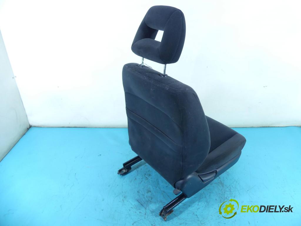 Honda Civic VII 2000-2006 1.7 16v 124hp automatic 91 kW 1698 cm3 2- Sedačka pravý  (Sedačky, sedadlá)