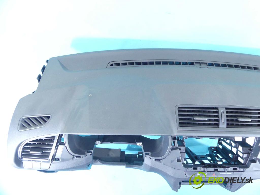 Skoda Fabia III 2014- 1.4 tdi 105 HP manual 77 kW 1422 cm3 5- kokpit,pristrojová doska rozdeľovacia