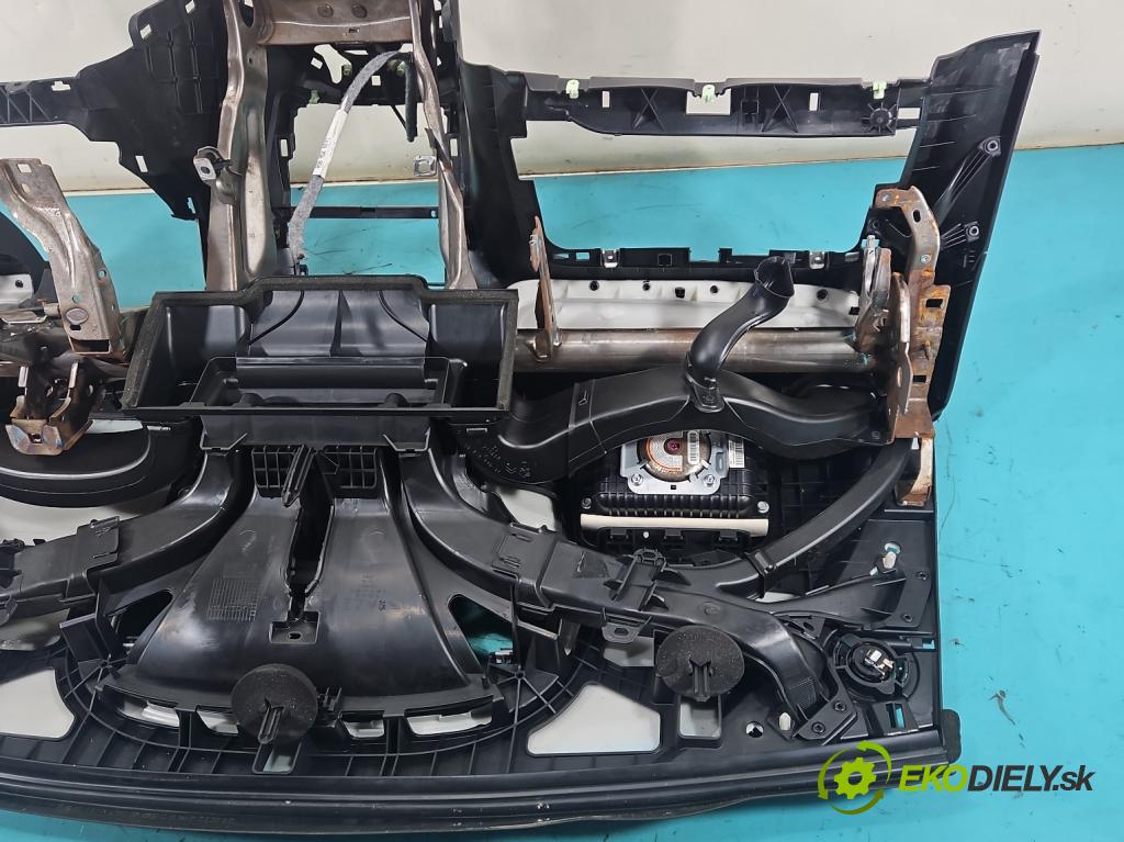 Citroen C3 Picasso 2008-2017 1.4 16V 95 hp manual 70 kW 1397 cm3 5- kokpit,přistrojova deska